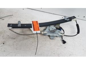 Begagnade Fönstermekanism för bakre dörr, 4-dörrars, vänster Chevrolet Captiva (C100) 2.4 16V 4x2 Pris € 45,00 Marginaltabell erbjuds av Autodemontagebedrijf Smit