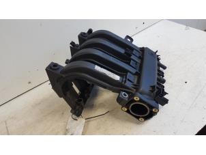 Gebruikte Inlaatspruitstuk Renault Clio III (BR/CR) 1.2 16V 75 Prijs € 20,00 Margeregeling aangeboden door Autodemontagebedrijf Smit