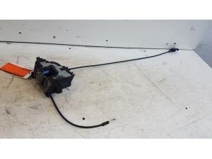 Gebruikte Deurslot Mechaniek 2Deurs rechts Renault Clio III (BR/CR) 1.2 16V 75 Prijs € 20,00 Margeregeling aangeboden door Autodemontagebedrijf Smit