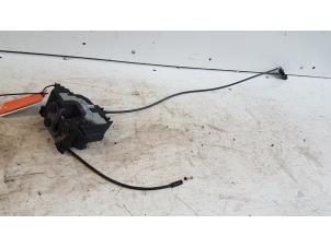 Gebruikte Deurslot Mechaniek 2Deurs rechts Renault Clio III (BR/CR) 1.2 16V 75 Prijs € 20,00 Margeregeling aangeboden door Autodemontagebedrijf Smit