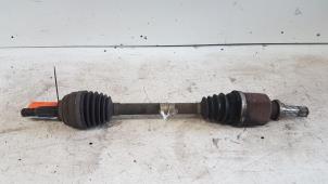 Gebruikte Aandrijfas links-voor Renault Clio III (BR/CR) 1.5 dCi 70 Prijs € 15,00 Margeregeling aangeboden door Autodemontagebedrijf Smit