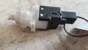 Begagnade Bromsljusbrytare Fiat Ducato (250) 2.3 D 120 Multijet Pris € 5,00 Marginaltabell erbjuds av Autodemontagebedrijf Smit