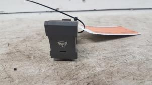 Gebruikte Schakelaar Ruitenwisser Kia Carens II (FJ) 2.0i CVVT 16V Prijs € 10,00 Margeregeling aangeboden door Autodemontagebedrijf Smit