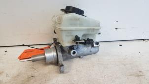 Gebruikte Hoofdremcilinder Opel Astra H (L48) 1.6 16V Twinport Prijs € 20,00 Margeregeling aangeboden door Autodemontagebedrijf Smit