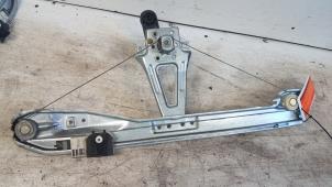 Gebruikte Raammechaniek 4Deurs links-achter Renault Clio III (BR/CR) 1.6 16V Prijs € 20,00 Margeregeling aangeboden door Autodemontagebedrijf Smit