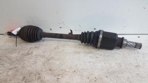 Gebruikte Aandrijfas links-voor Renault Clio III (BR/CR) 1.6 16V Prijs € 25,00 Margeregeling aangeboden door Autodemontagebedrijf Smit