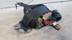 Begagnade Främre säkerhetsbälte, höger Mitsubishi Galant (EA/EC) 2.0 16V Pris € 20,00 Marginaltabell erbjuds av Autodemontagebedrijf Smit