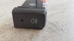 Gebruikte Mistlamp Schakelaar Hyundai Accent 1.5i 12V Prijs € 10,00 Margeregeling aangeboden door Autodemontagebedrijf Smit