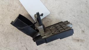 Używane Biegun akumulator Mazda 5 (CR19) 2.0 CiDT 16V Normal Power Cena na żądanie oferowane przez Autodemontagebedrijf Smit