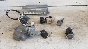 Gebruikte Kontaktslot + computer Lexus IS (E2) 250 2.5 V6 24V Prijs op aanvraag aangeboden door Autodemontagebedrijf Smit