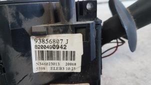 Używane Przelacznik Combi kolumny kierownicy Opel Vivaro 2.5 CDTI 16V Cena € 40,00 Procedura marży oferowane przez Autodemontagebedrijf Smit