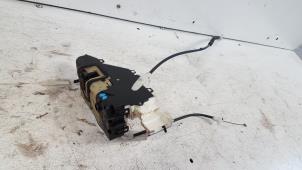 Gebruikte Portierslot Mechaniek 4Deurs links-voor Peugeot 407 (6D) 1.8 16V Prijs € 20,00 Margeregeling aangeboden door Autodemontagebedrijf Smit