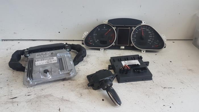 Tändningslås + dator från en Audi A6 Avant Quattro (C6) 3.0 TDI V6 24V 2005