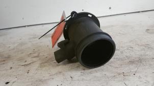 Begagnade Luftmassemätare Mercedes E (W210) 3.0 E-300D Turbo 24V Pris € 10,00 Marginaltabell erbjuds av Autodemontagebedrijf Smit