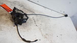 Gebruikte Deurslot Mechaniek 2Deurs rechts Renault Clio III (BR/CR) 1.4 16V Prijs € 15,00 Margeregeling aangeboden door Autodemontagebedrijf Smit