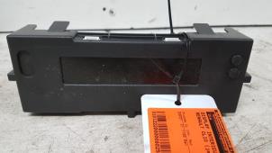 Gebruikte Display Interieur Renault Clio III (BR/CR) 1.2 16V 75 Prijs € 15,00 Margeregeling aangeboden door Autodemontagebedrijf Smit