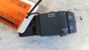 Gebruikte Regelunit Multi Media Dacia Lodgy (JS) 1.2 TCE 16V Prijs € 20,00 Margeregeling aangeboden door Autodemontagebedrijf Smit