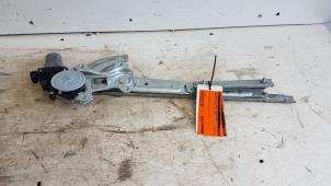 Begagnade Fönstermekanism, 2-dörrars, höger fram Daihatsu Sirion 2 (M3) 1.0 12V DVVT Pris € 20,00 Marginaltabell erbjuds av Autodemontagebedrijf Smit