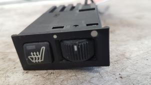 Gebruikte Stoelverwarmings Schakelaar BMW 5 serie Touring (E39) 528i 24V Prijs € 10,00 Margeregeling aangeboden door Autodemontagebedrijf Smit