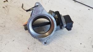 Gebruikte Gasklephuis Renault Clio II (BB/CB) 1.2 16V Prijs € 15,00 Margeregeling aangeboden door Autodemontagebedrijf Smit