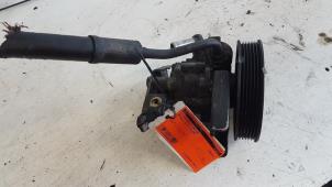 Gebruikte Stuurbekrachtiging Pomp Renault Clio II (BB/CB) 1.2 16V Prijs op aanvraag aangeboden door Autodemontagebedrijf Smit