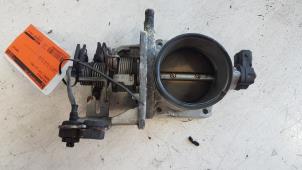 Gebruikte Gasklephuis Renault Clio II (BB/CB) 1.2 16V Prijs € 15,00 Margeregeling aangeboden door Autodemontagebedrijf Smit