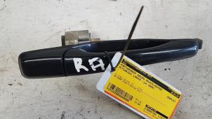 Używane Uchwyt drzwi prawych tylnych wersja 4-drzwiowa Mitsubishi Lancer Wagon (CS/CT) 1.6 16V Cena € 15,00 Procedura marży oferowane przez Autodemontagebedrijf Smit