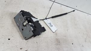 Begagnade Dörrlåsmekanism, 4-dörrars, höger fram Fiat Grande Punto (199) 1.3 JTD Multijet 16V 85 Actual Pris € 20,00 Marginaltabell erbjuds av Autodemontagebedrijf Smit