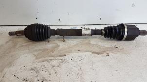 Gebruikte Aandrijfas links-voor Renault Clio III (BR/CR) 1.6 16V Prijs € 20,00 Margeregeling aangeboden door Autodemontagebedrijf Smit