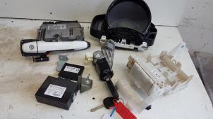 Begagnade Tändningslås + dator Toyota Aygo (B40) 1.0 12V VVT-i Pris € 195,00 Marginaltabell erbjuds av Autodemontagebedrijf Smit