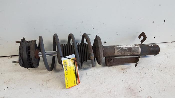 Stötdämparstång, höger fram från en Ford Fiesta 5 (JD/JH) 1.4 16V 2002