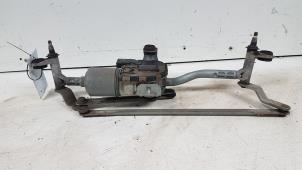 Gebruikte Ruitenwismotor + Mechaniek Volkswagen Caddy III (2KA,2KH,2CA,2CH) 1.9 TDI Prijs € 40,00 Margeregeling aangeboden door Autodemontagebedrijf Smit