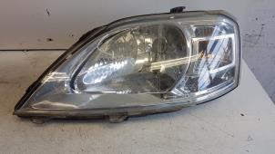 Begagnade Strålkastare, vänster Dacia Logan MCV (KS) 1.4 Pris € 40,00 Marginaltabell erbjuds av Autodemontagebedrijf Smit