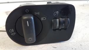 Gebruikte Licht Schakelaar Audi A3 (8P1) 2.0 16V TFSI Prijs € 10,00 Margeregeling aangeboden door Autodemontagebedrijf Smit