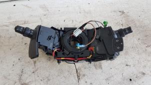 Używane Przelacznik Combi kolumny kierownicy Renault Modus/Grand Modus (JP) 1.2 16V Cena € 75,00 Procedura marży oferowane przez Autodemontagebedrijf Smit