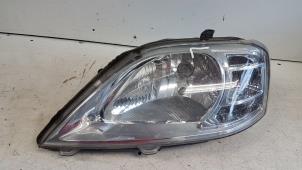 Begagnade Strålkastare, vänster Dacia Logan MCV (KS) 1.6 16V Pris € 35,00 Marginaltabell erbjuds av Autodemontagebedrijf Smit