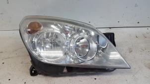 Gebruikte Rechter Koplamp Opel Astra H SW (L35) 1.8 16V Prijs € 40,00 Margeregeling aangeboden door Autodemontagebedrijf Smit