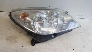 Gebruikte Rechter Koplamp Opel Astra H (L48) 1.4 16V Twinport Prijs € 40,00 Margeregeling aangeboden door Autodemontagebedrijf Smit