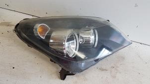 Gebruikte Rechter Koplamp Opel Astra H (L48) 1.4 16V Twinport Prijs € 40,00 Margeregeling aangeboden door Autodemontagebedrijf Smit