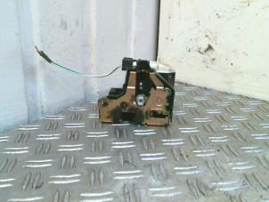 Gebruikte Deurslot Mechaniek 2Deurs rechts Renault Clio Prijs € 25,00 Margeregeling aangeboden door Autodemontagebedrijf Smit