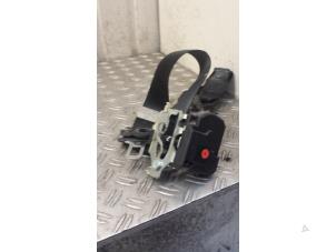 Gebruikte Veiligheidsgordel Insteek links-voor Opel Astra G Caravan (F35) 1.6 GL,Club,Sport,CDX Prijs € 35,00 Margeregeling aangeboden door Autodemontagebedrijf Smit