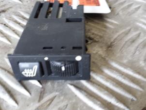 Gebruikte Stoelverwarmings Schakelaar BMW 7 serie (E38) 728iA,iA Executive 24V Prijs € 10,00 Margeregeling aangeboden door Autodemontagebedrijf Smit