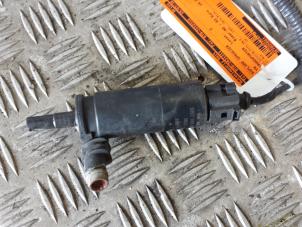 Begagnade Strålkastarspolare Volkswagen Transporter Pris € 15,00 Marginaltabell erbjuds av Autodemontagebedrijf Smit