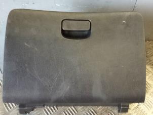 Używane Schowek w desce rozdzielczej Daihatsu Cuore (L251/271/276) 1.0 12V DVVT Cena € 20,00 Procedura marży oferowane przez Autodemontagebedrijf Smit