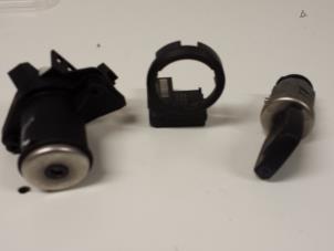 Gebruikte Kontaktslot + Sleutel Ford Fiesta 5 (JD/JH) 1.25 16V Prijs € 60,00 Margeregeling aangeboden door Autodemontagebedrijf Smit