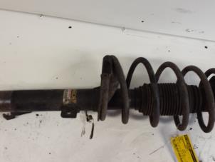 Gebruikte Veerpoot links-voor Ford Transit Connect 1.8 Tddi Prijs € 25,00 Margeregeling aangeboden door Autodemontagebedrijf Smit