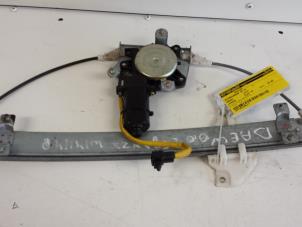 Gebruikte Ruitmechaniek 4Deurs links-achter Daewoo Leganza 2.0 SX,CDX 16V Prijs € 45,00 Margeregeling aangeboden door Autodemontagebedrijf Smit