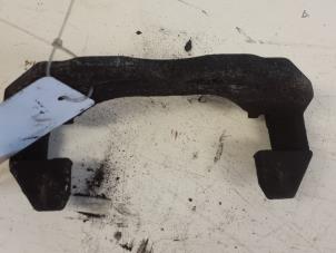 Gebruikte Remzadel rechts-voor Ford Transit Connect 1.8 Tddi Prijs € 15,00 Margeregeling aangeboden door Autodemontagebedrijf Smit