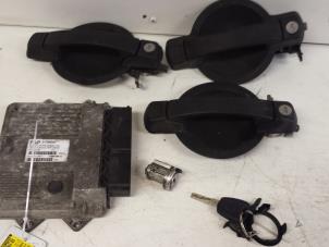 Gebruikte Contactslot + computer Fiat Doblo Cargo (223) 1.3 D 16V Multijet Prijs € 250,00 Margeregeling aangeboden door Autodemontagebedrijf Smit