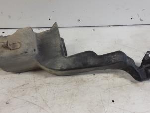 Gebruikte Ruitensproeiertank voor Opel Astra H GTC (L08) 1.4 16V Twinport Prijs € 15,00 Margeregeling aangeboden door Autodemontagebedrijf Smit